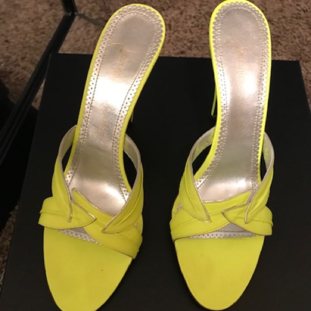 Neon lime New